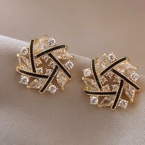 *HALLE* Gold x Rhinestone Fashion Stud Earrings